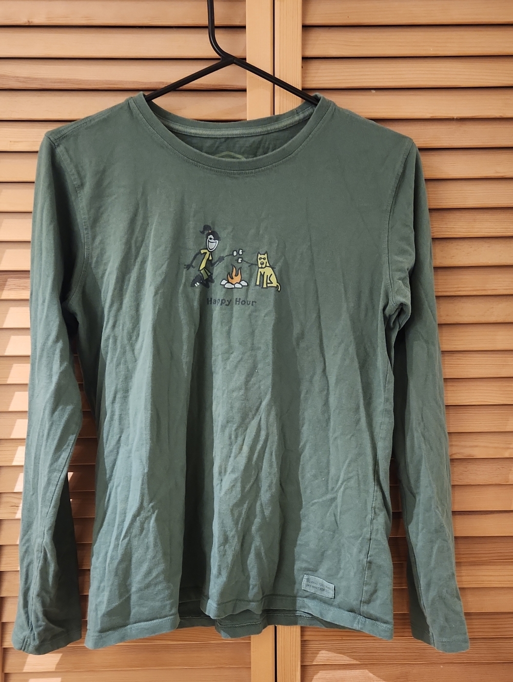 Life Is Good Long Sleeve Shirt Womens Small Green w Dog Roasting Marshmallows